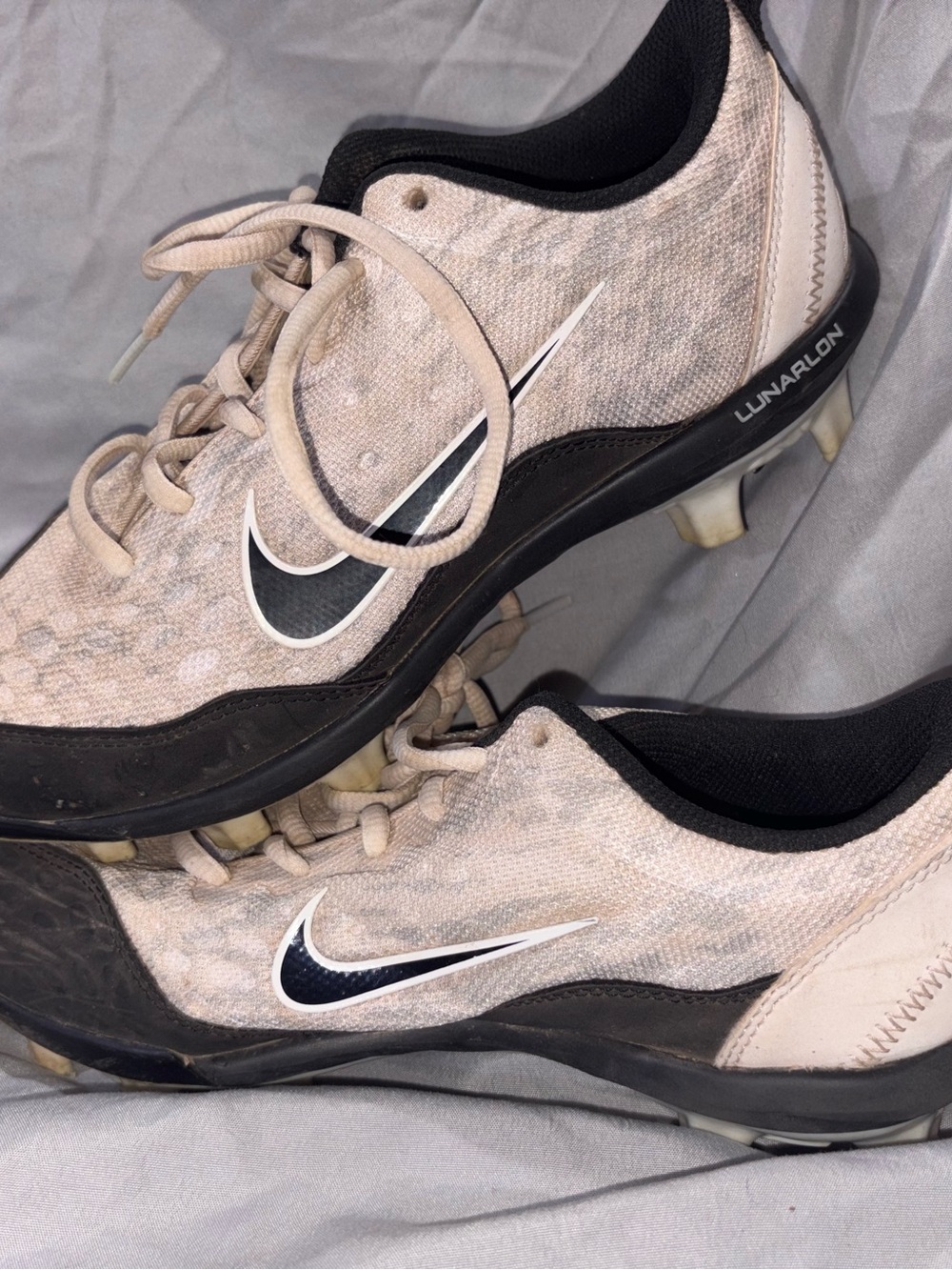 Nike Women's white/Black softball Cleats - Lunarlon Support